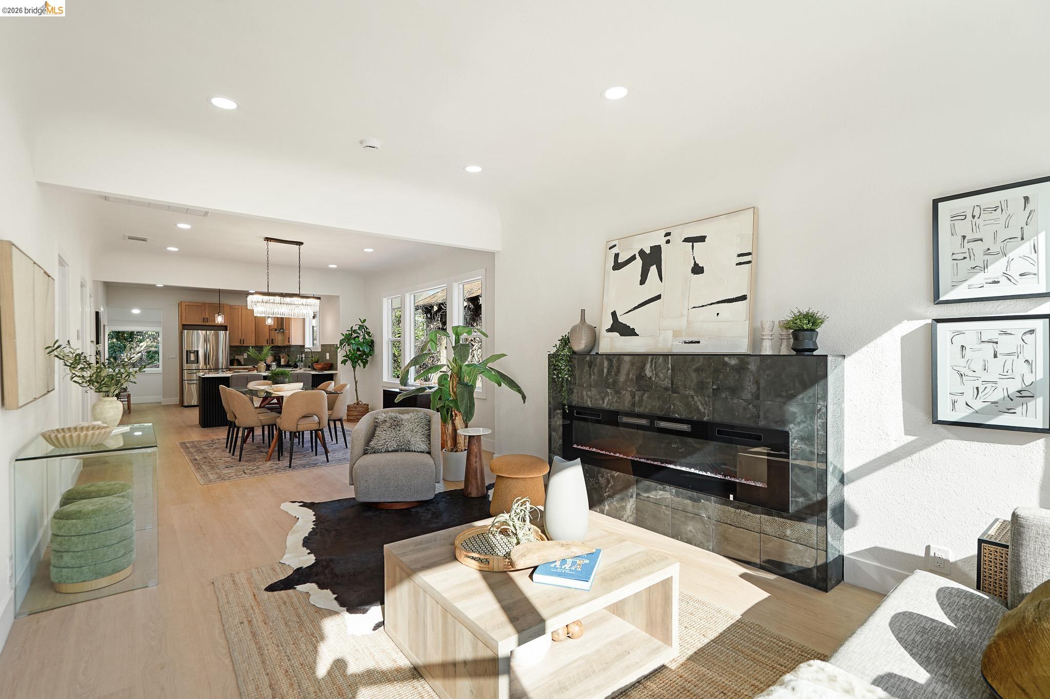 Detail Gallery Image 3 of 48 For 760 53rd St, Oakland,  CA 94609 - 3 Beds | 2 Baths