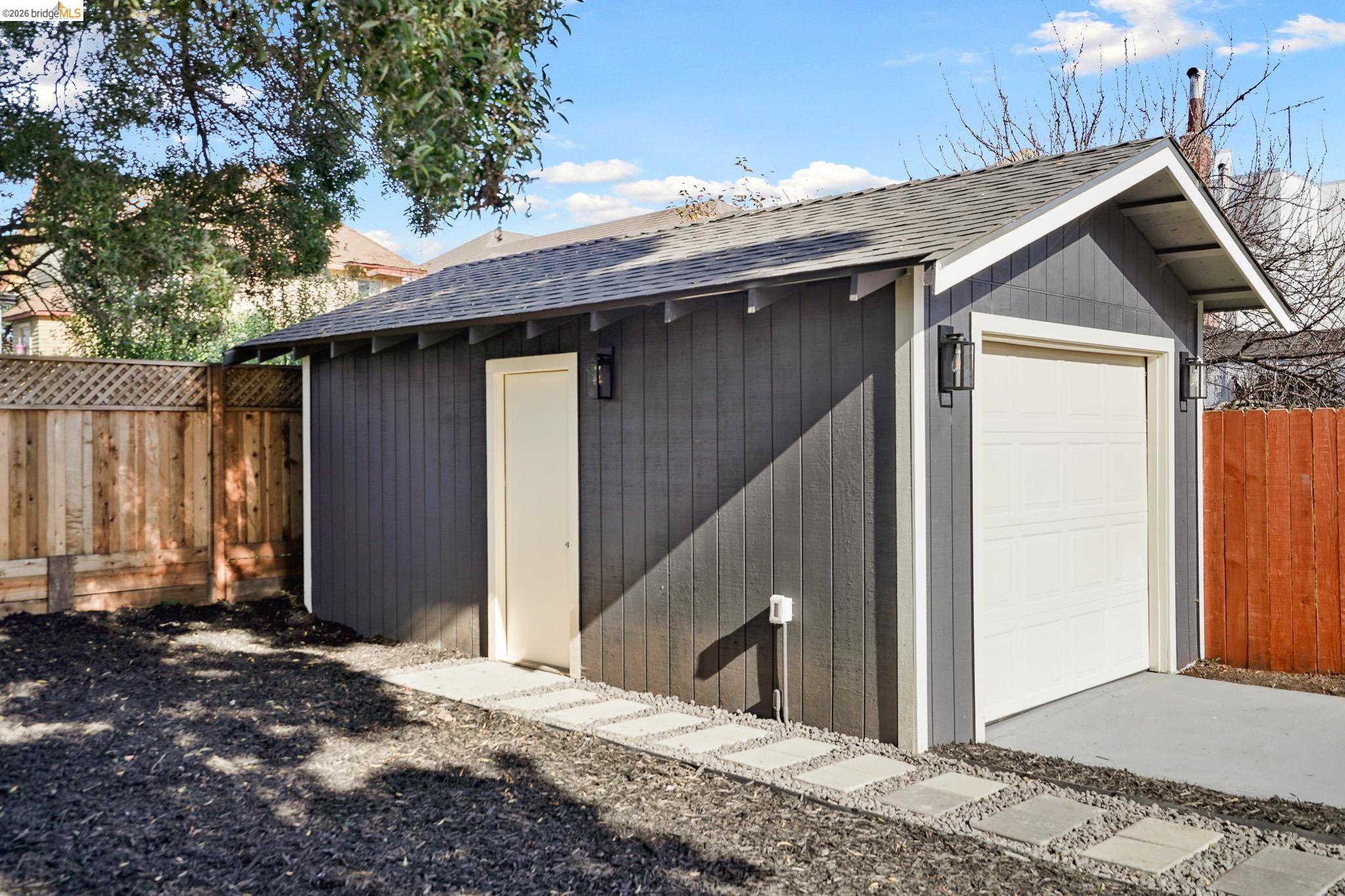 Detail Gallery Image 33 of 48 For 760 53rd St, Oakland,  CA 94609 - 3 Beds | 2 Baths