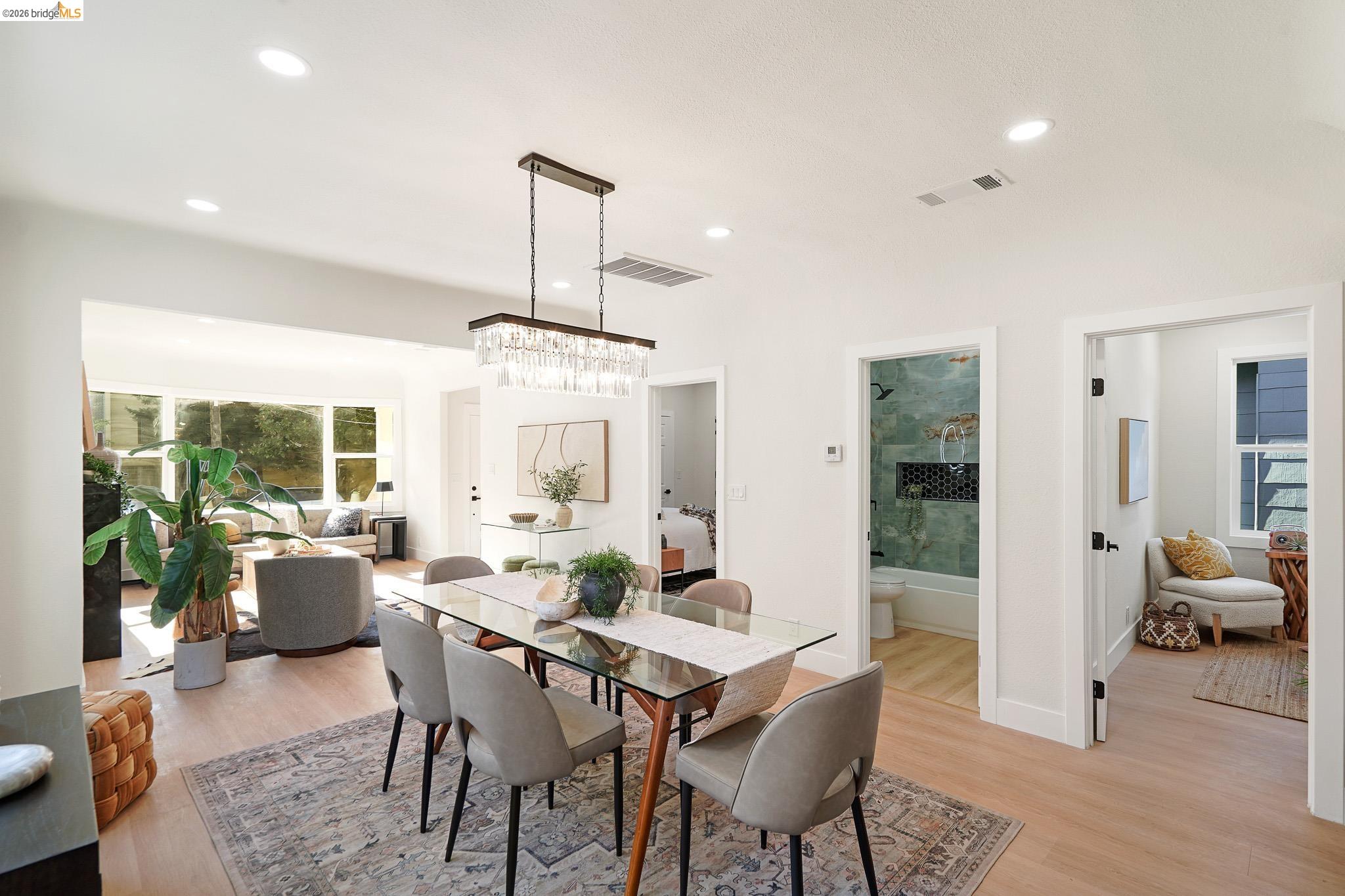 Detail Gallery Image 7 of 48 For 760 53rd St, Oakland,  CA 94609 - 3 Beds | 2 Baths