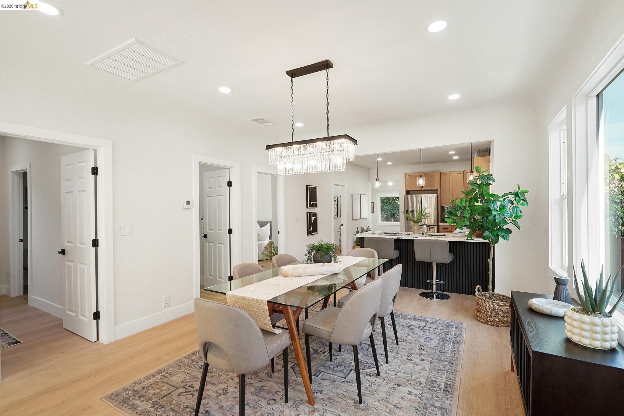 Detail Gallery Image 10 of 48 For 760 53rd St, Oakland,  CA 94609 - 3 Beds | 2 Baths