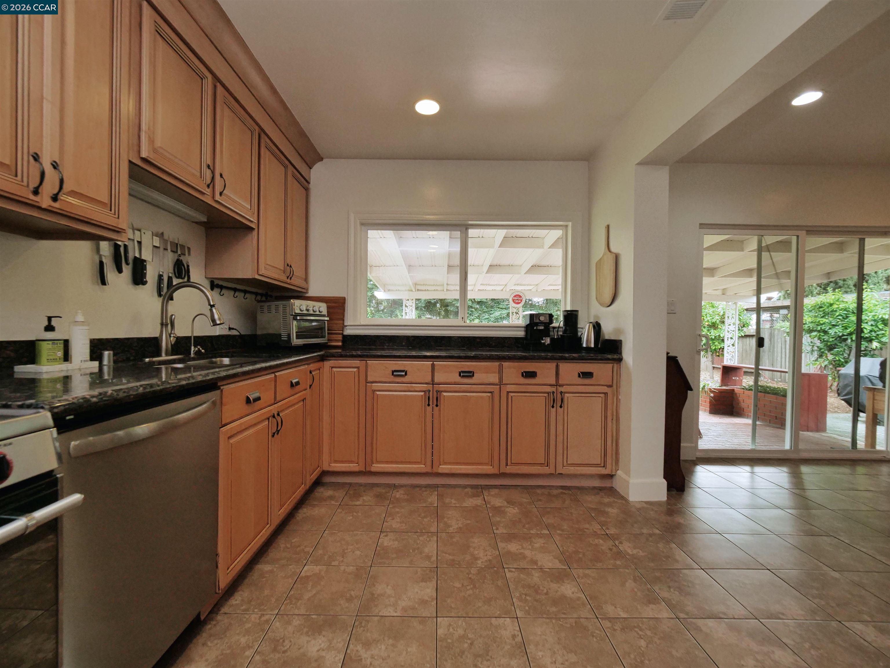 Detail Gallery Image 12 of 41 For 1260 Apple Drive, Concord,  CA 94518-3712 - 3 Beds | 2 Baths