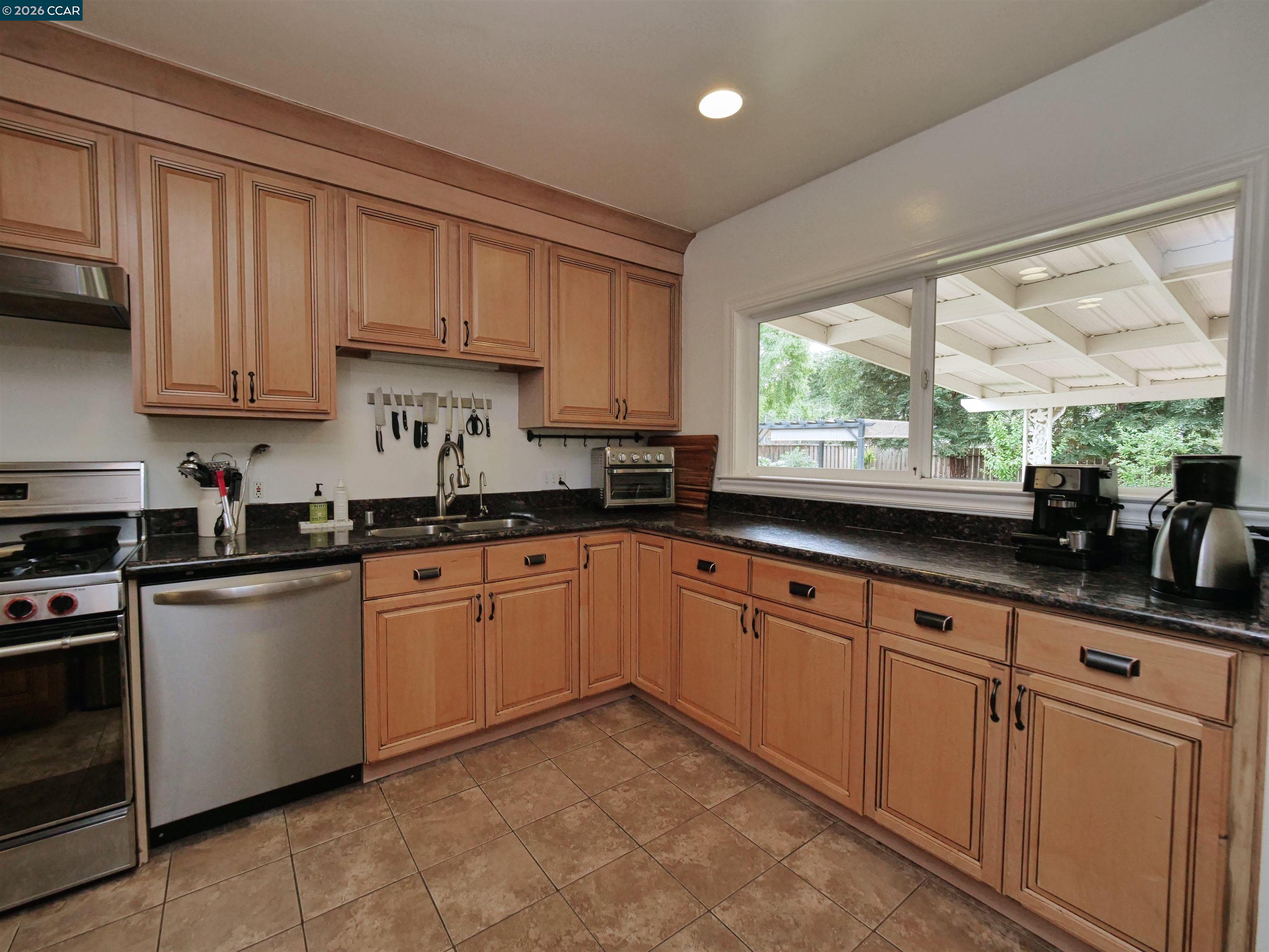 Detail Gallery Image 14 of 41 For 1260 Apple Drive, Concord,  CA 94518-3712 - 3 Beds | 2 Baths