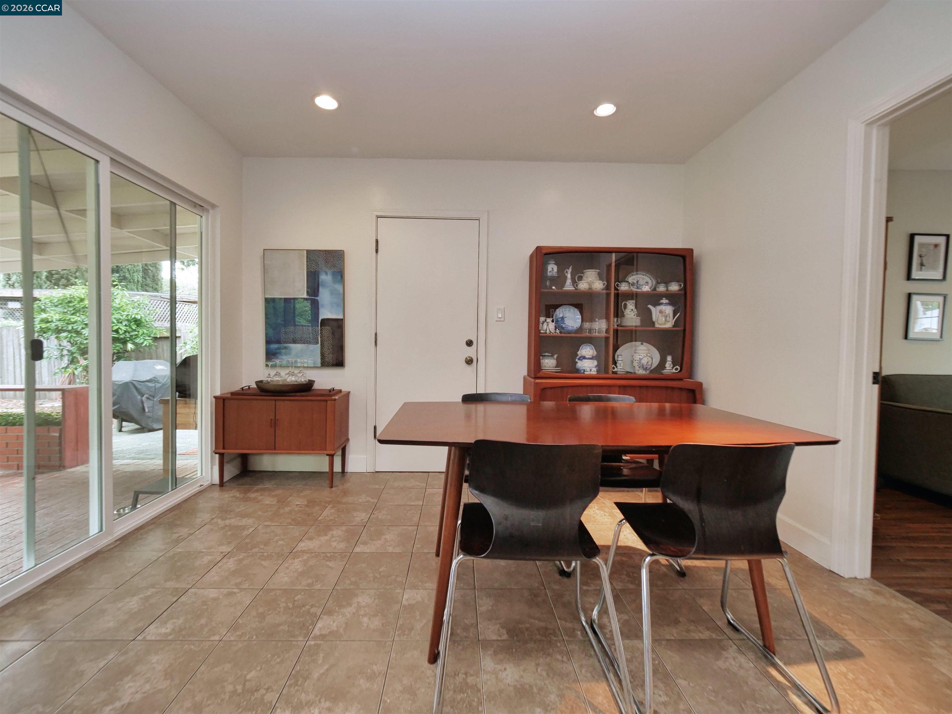 Detail Gallery Image 18 of 41 For 1260 Apple Drive, Concord,  CA 94518-3712 - 3 Beds | 2 Baths