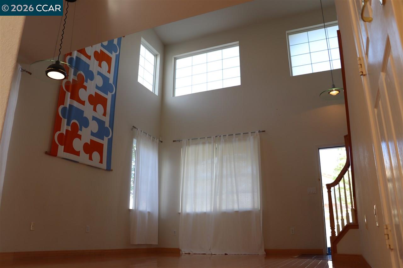 Detail Gallery Image 2 of 34 For 4037 Coleman Circle, Richmond,  CA 94806 - 4 Beds | 3/3 Baths