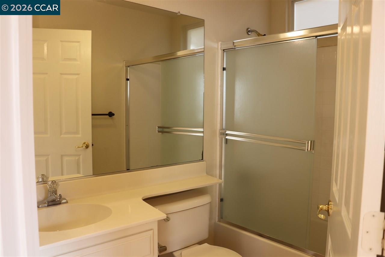 Detail Gallery Image 12 of 34 For 4037 Coleman Circle, Richmond,  CA 94806 - 4 Beds | 3/3 Baths