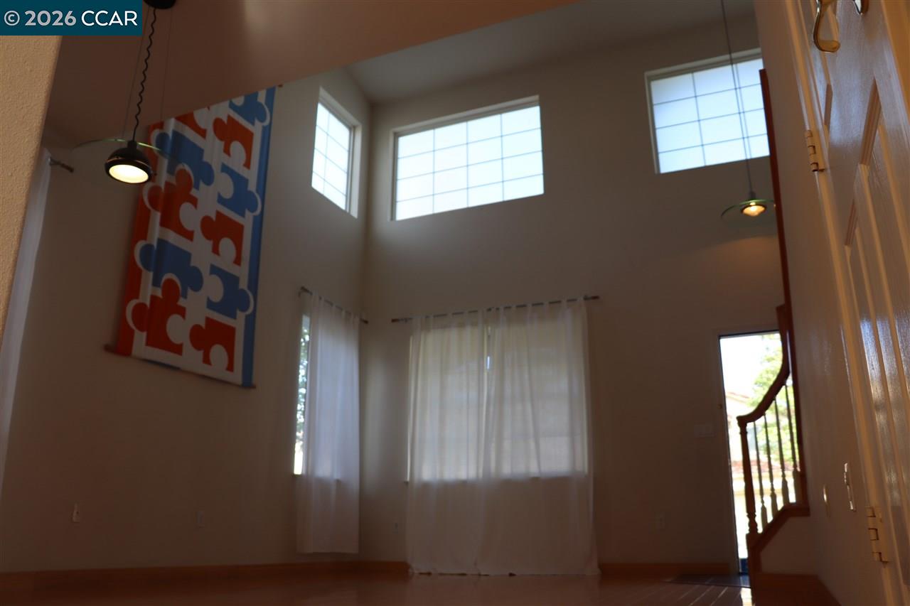 Detail Gallery Image 3 of 34 For 4037 Coleman Circle, Richmond,  CA 94806 - 4 Beds | 3/3 Baths