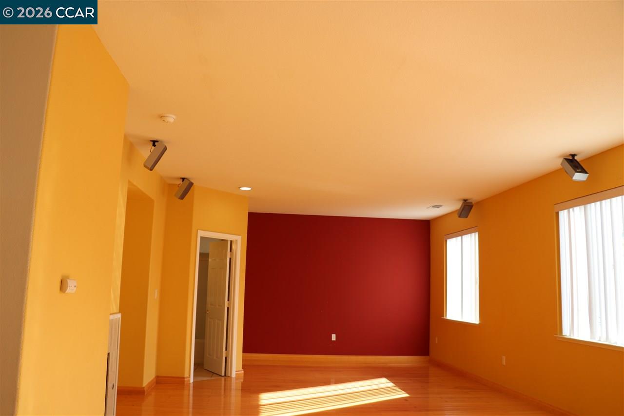 Detail Gallery Image 6 of 34 For 4037 Coleman Circle, Richmond,  CA 94806 - 4 Beds | 3/3 Baths