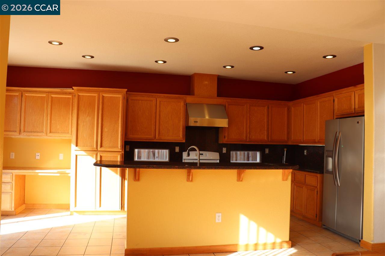 Detail Gallery Image 8 of 34 For 4037 Coleman Circle, Richmond,  CA 94806 - 4 Beds | 3/3 Baths