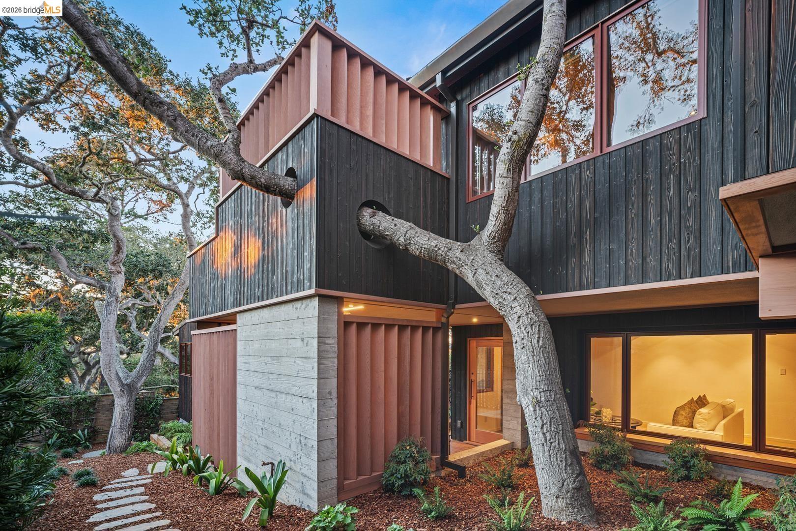 Detail Gallery Image 2 of 41 For 9 Nw of Ocean on Casanova St, Carmel by the Sea,  CA 93921 - 3 Beds | 3 Baths