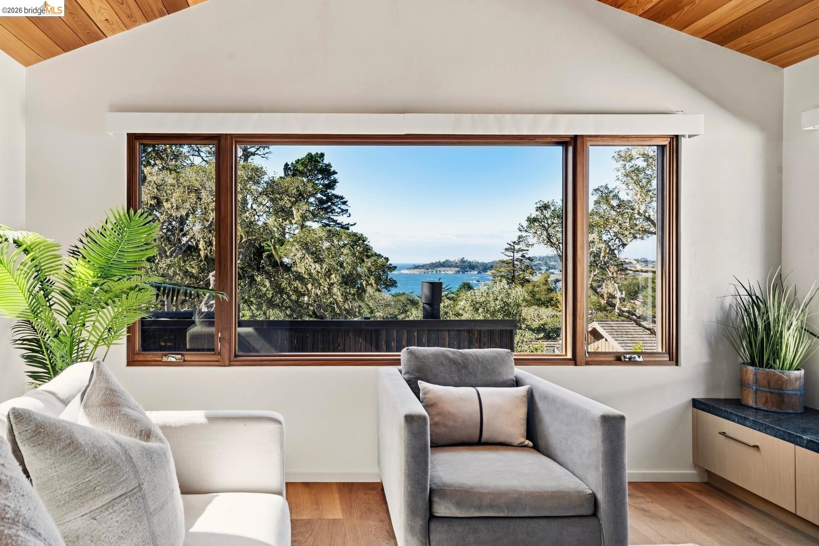 Detail Gallery Image 13 of 41 For 9 Nw of Ocean on Casanova St, Carmel by the Sea,  CA 93921 - 3 Beds | 3 Baths