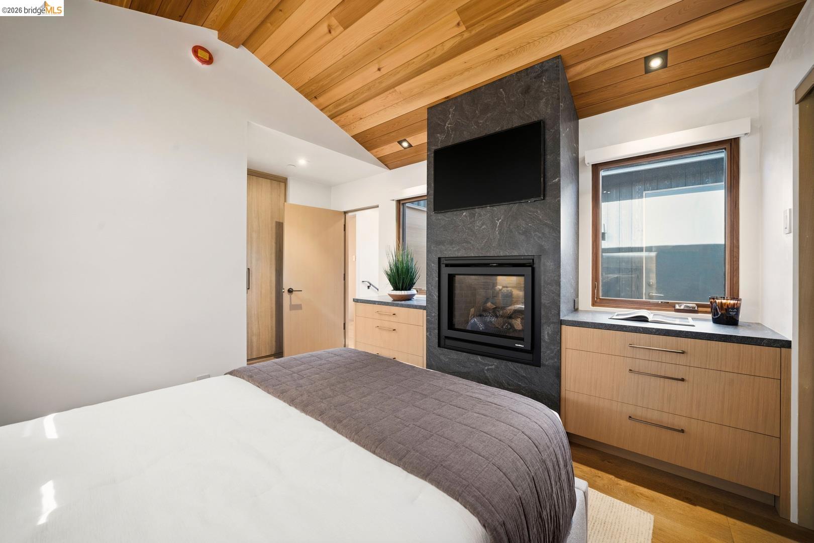 Detail Gallery Image 16 of 41 For 9 Nw of Ocean on Casanova St, Carmel by the Sea,  CA 93921 - 3 Beds | 3 Baths