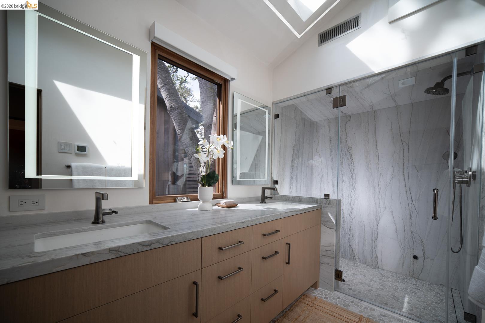 Detail Gallery Image 17 of 40 For 9 Nw of Ocean on Casanova St, Carmel by the Sea,  CA 93921 - 3 Beds | 3 Baths