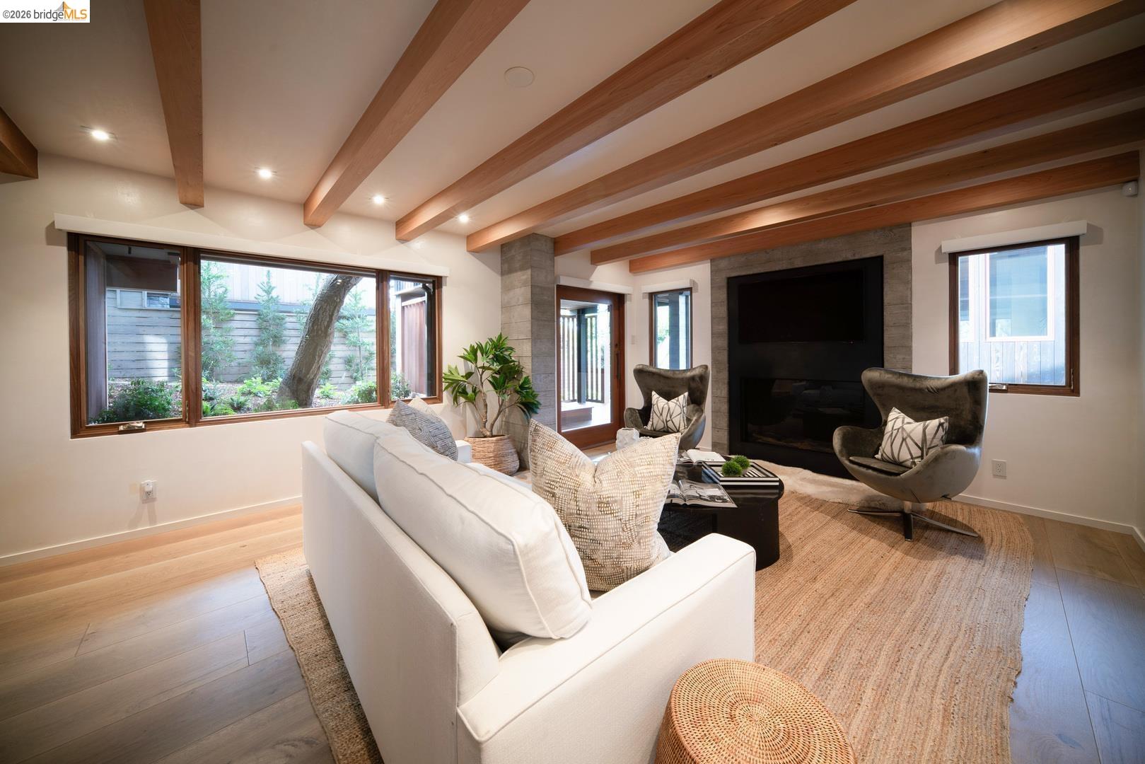 Detail Gallery Image 19 of 41 For 9 Nw of Ocean on Casanova St, Carmel by the Sea,  CA 93921 - 3 Beds | 3 Baths