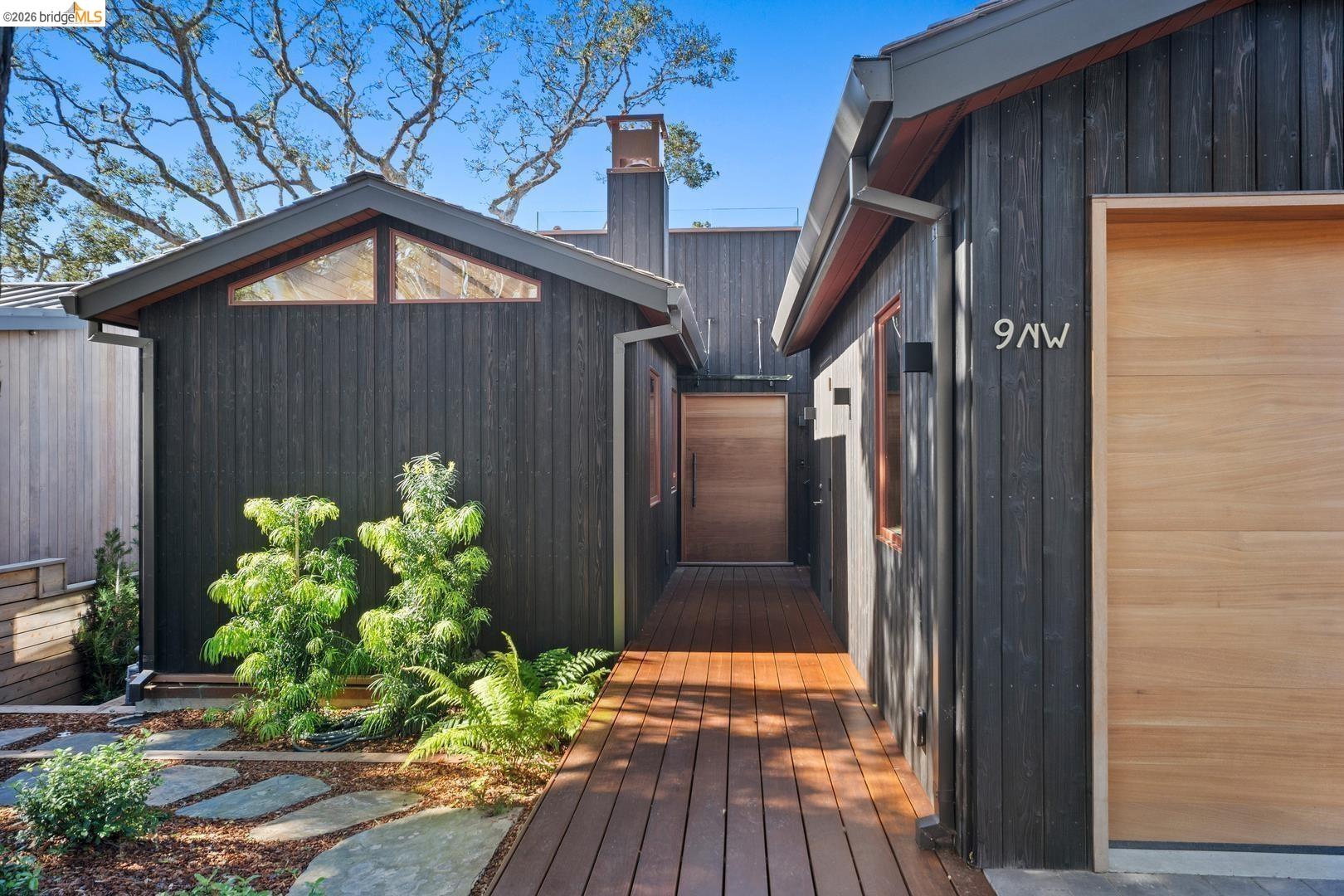 Detail Gallery Image 4 of 41 For 9 Nw of Ocean on Casanova St, Carmel by the Sea,  CA 93921 - 3 Beds | 3 Baths