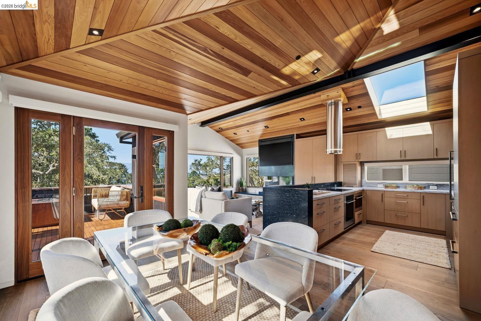 Detail Gallery Image 10 of 41 For 9 Nw of Ocean on Casanova St, Carmel by the Sea,  CA 93921 - 3 Beds | 3 Baths