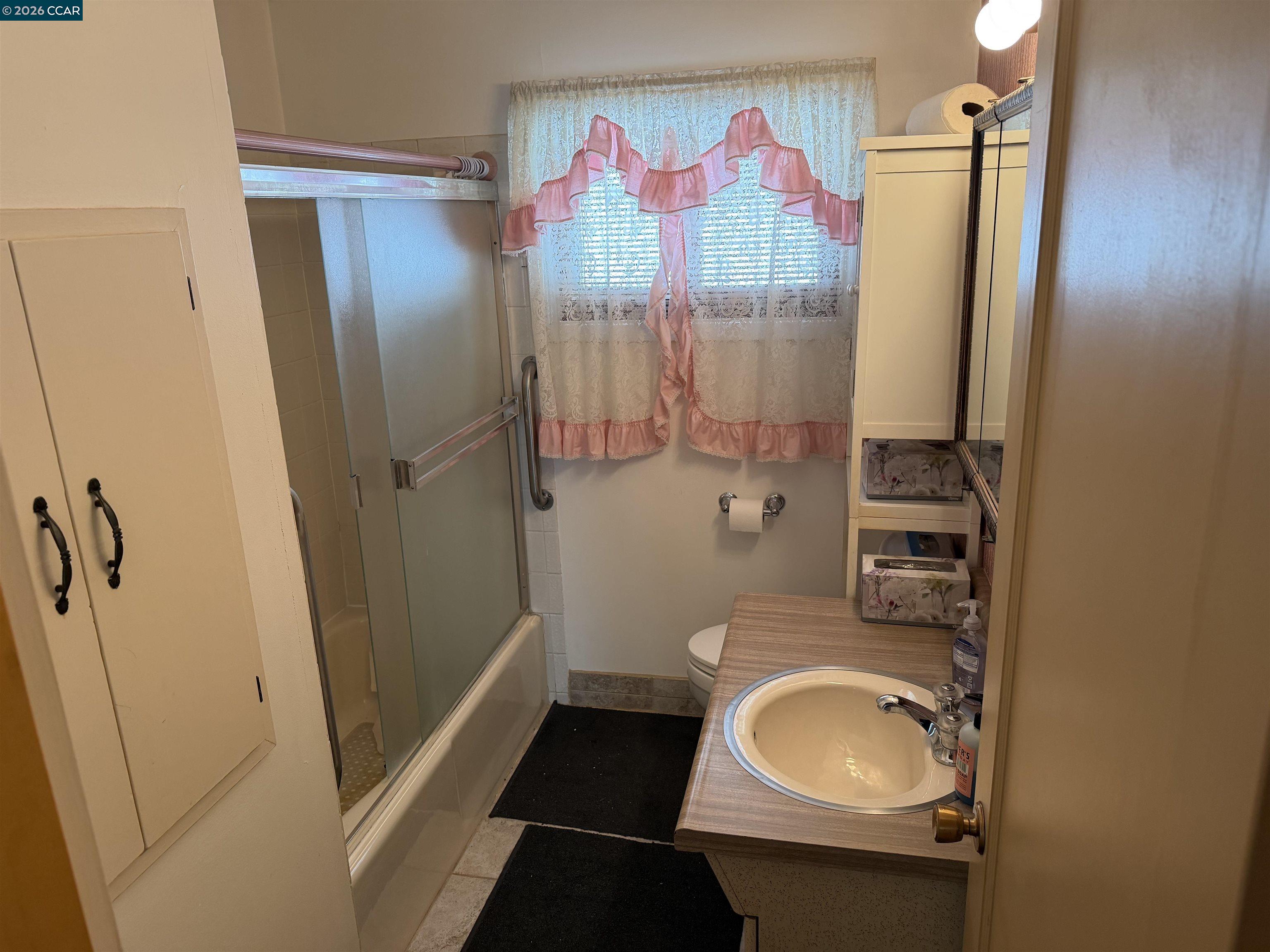 Detail Gallery Image 4 of 6 For 1906 Carolyn Dr, Pleasant Hill,  CA 94523 - 3 Beds | 1 Baths