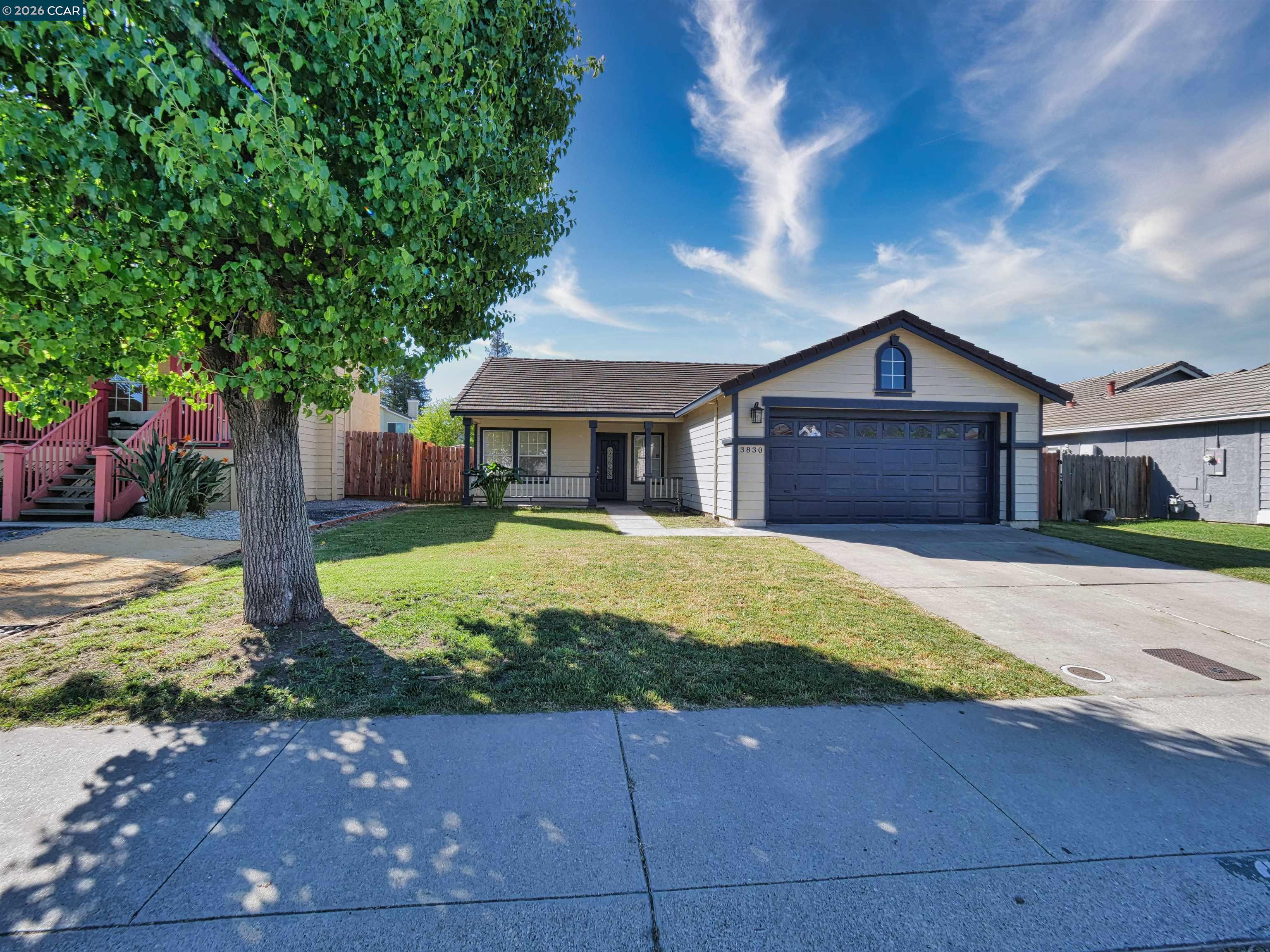 Detail Gallery Image 2 of 33 For 3830 Steve Lillie Cir, Stockton,  CA 95206 - 3 Beds | 2 Baths