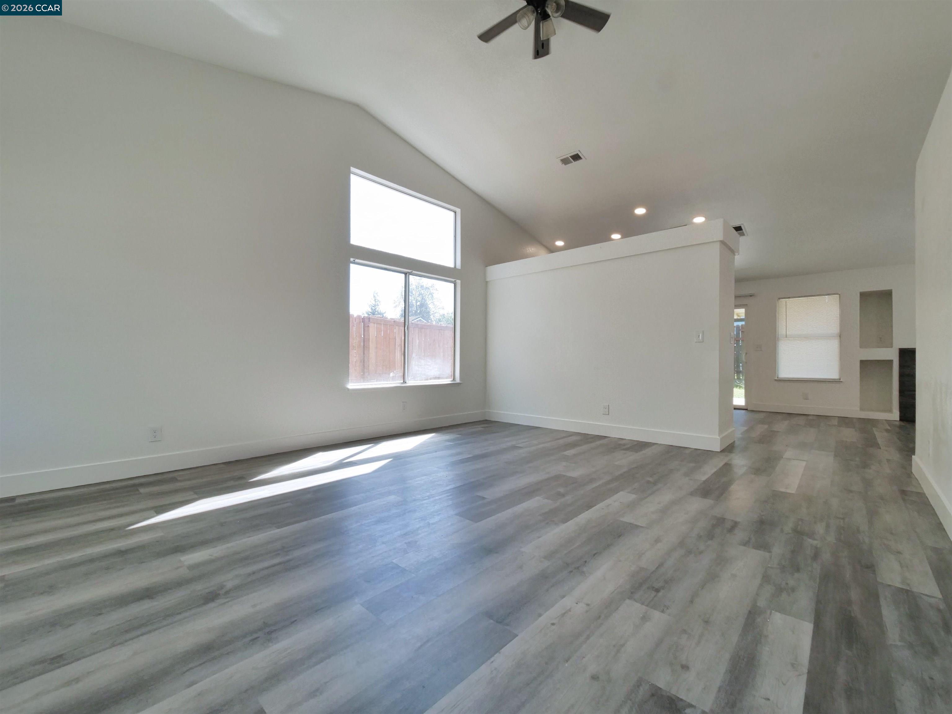 Detail Gallery Image 3 of 33 For 3830 Steve Lillie Cir, Stockton,  CA 95206 - 3 Beds | 2 Baths