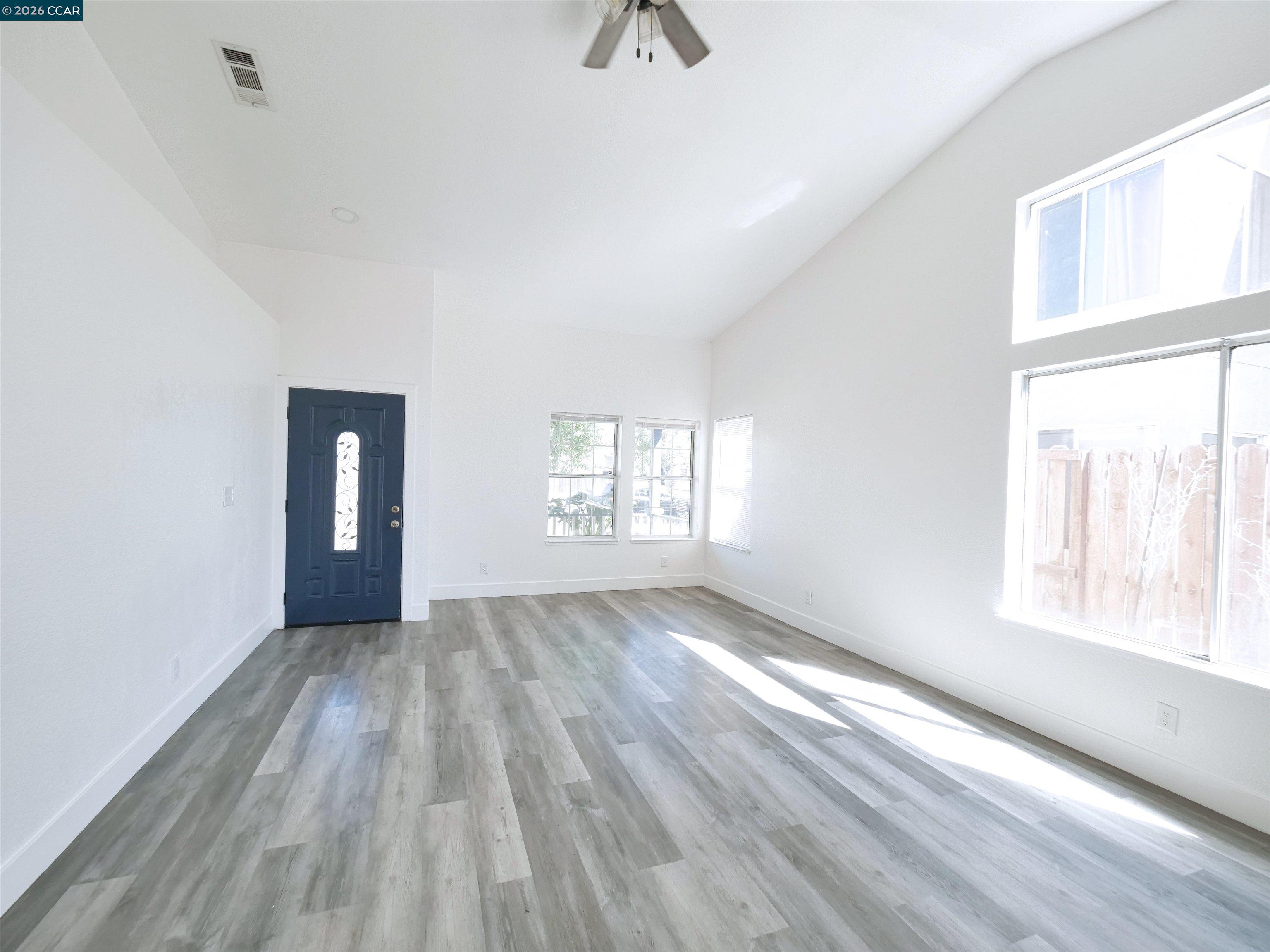 Detail Gallery Image 5 of 33 For 3830 Steve Lillie Cir, Stockton,  CA 95206 - 3 Beds | 2 Baths