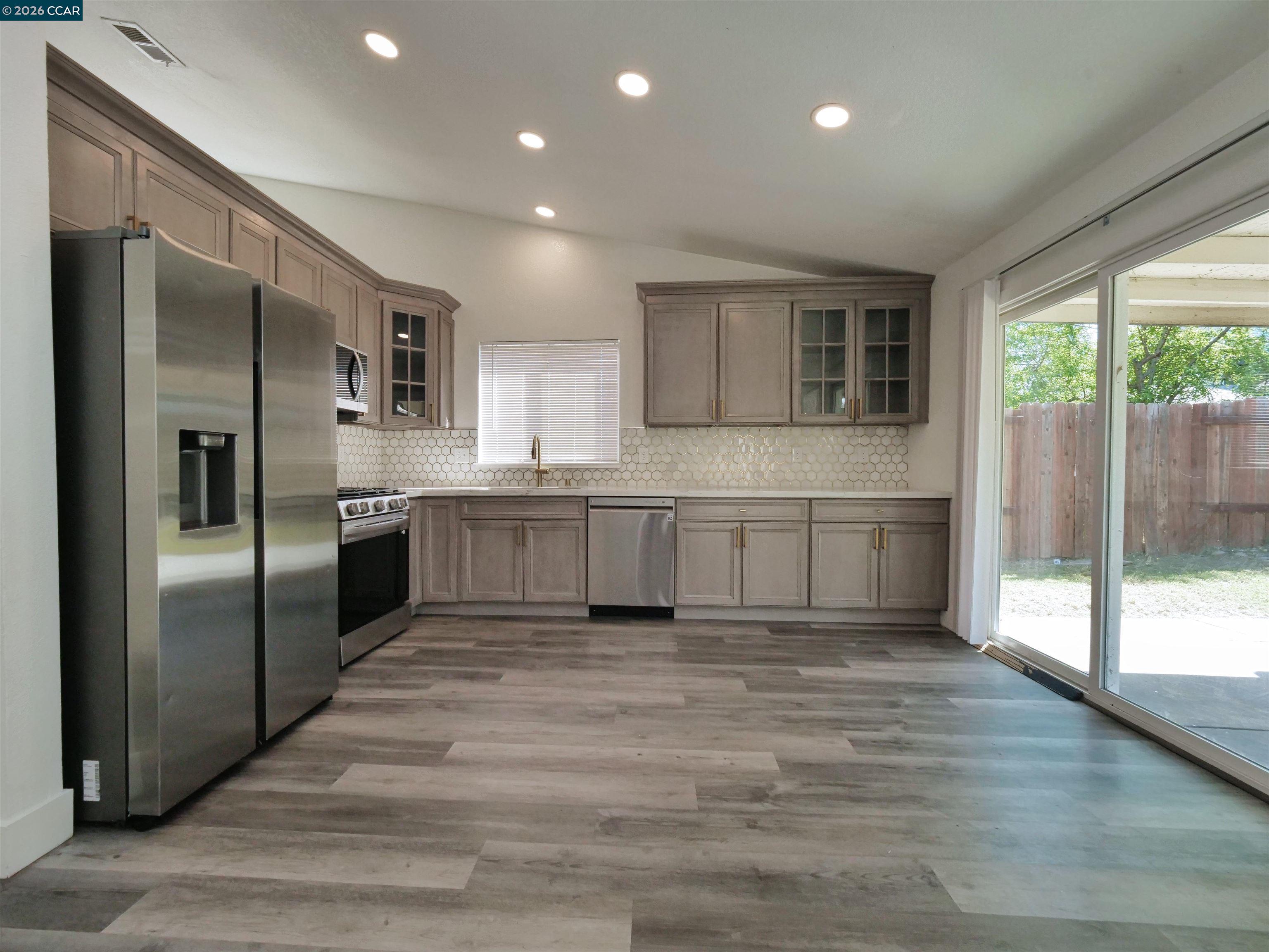 Detail Gallery Image 10 of 33 For 3830 Steve Lillie Cir, Stockton,  CA 95206 - 3 Beds | 2 Baths