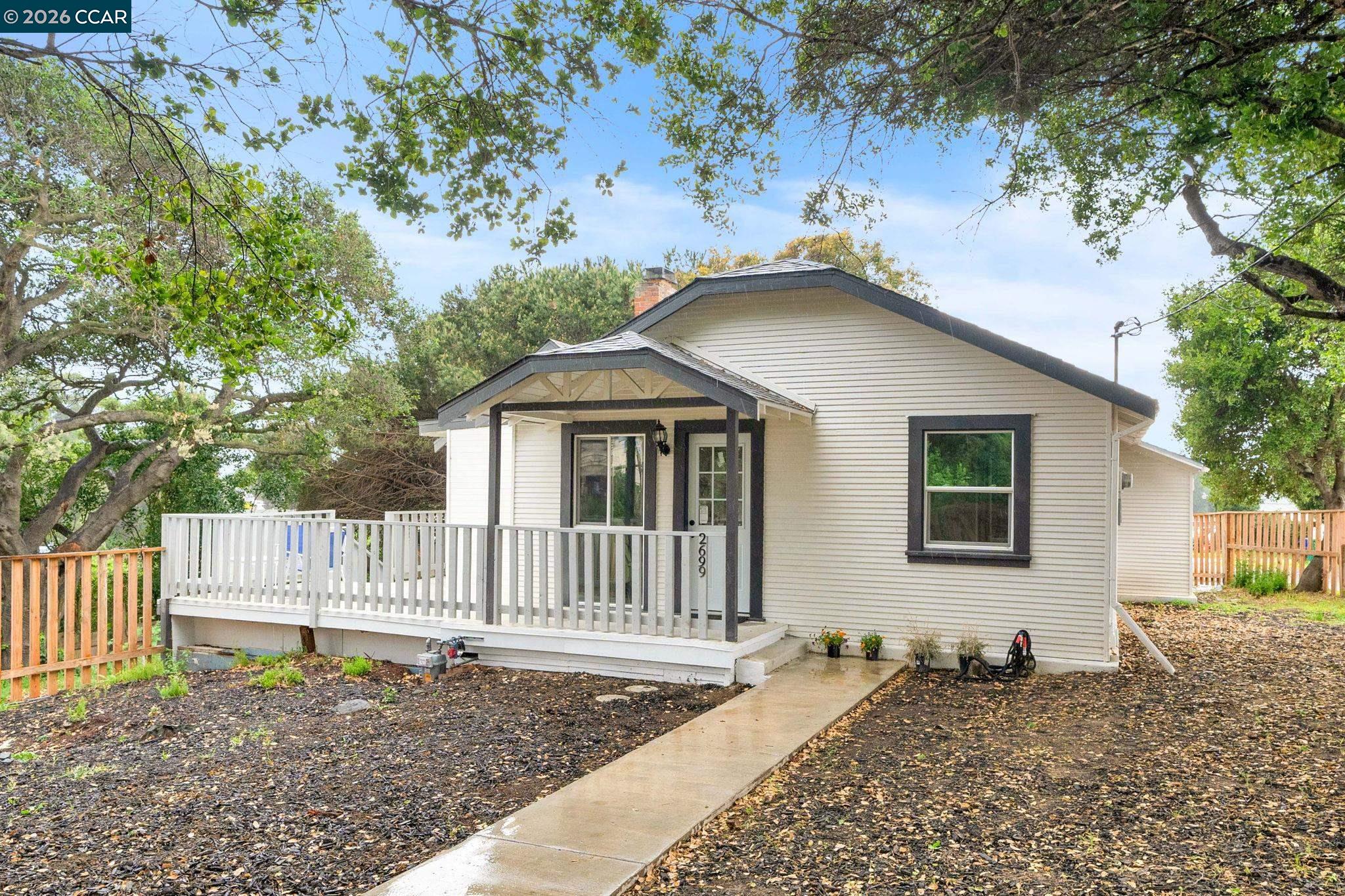 Detail Gallery Image 2 of 34 For 2699 Vale Rd, San Pablo,  CA 94806 - 3 Beds | 2 Baths