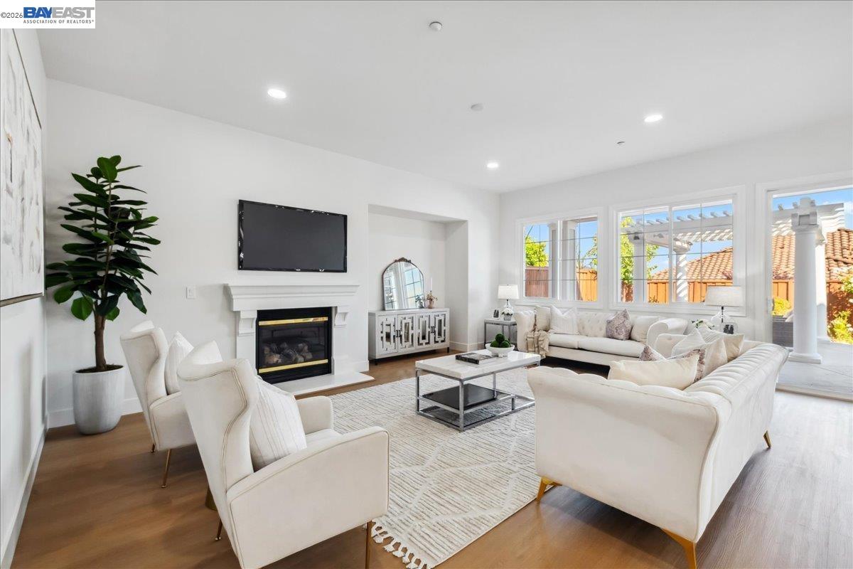 Detail Gallery Image 12 of 60 For 2890 Sable Oaks Way, Dublin,  CA 94568 - 5 Beds | 5/1 Baths