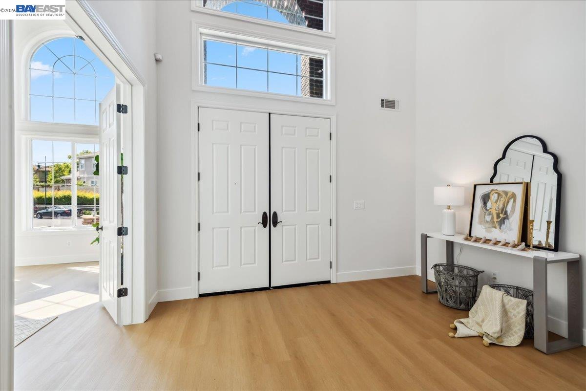 Detail Gallery Image 3 of 60 For 2890 Sable Oaks Way, Dublin,  CA 94568 - 5 Beds | 5/1 Baths