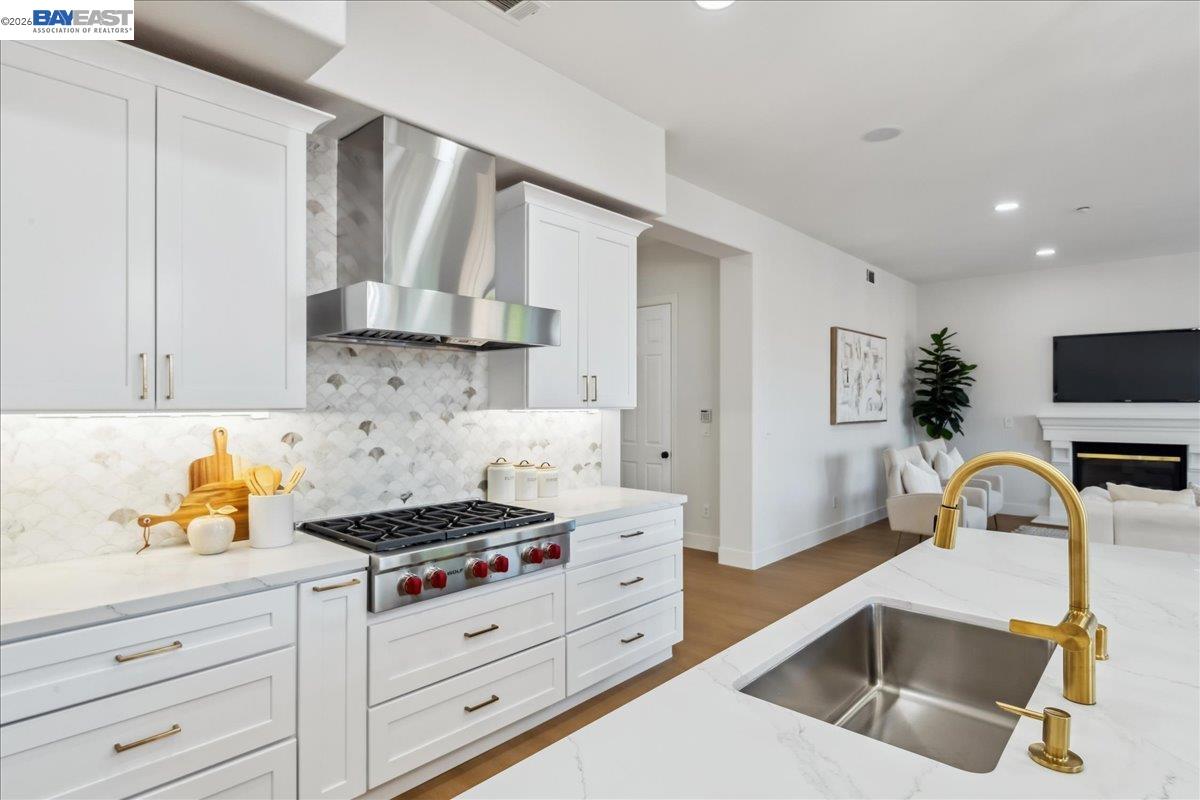 Detail Gallery Image 8 of 60 For 2890 Sable Oaks Way, Dublin,  CA 94568 - 5 Beds | 5/1 Baths