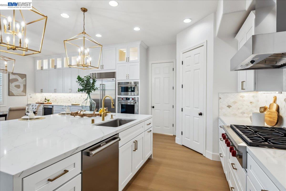 Detail Gallery Image 9 of 60 For 2890 Sable Oaks Way, Dublin,  CA 94568 - 5 Beds | 5/1 Baths