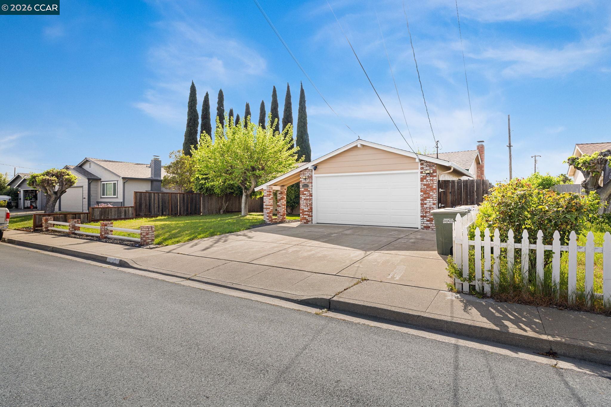 Detail Gallery Image 4 of 49 For 3583 Dumbarton St, Concord,  CA 94519 - 4 Beds | 2 Baths