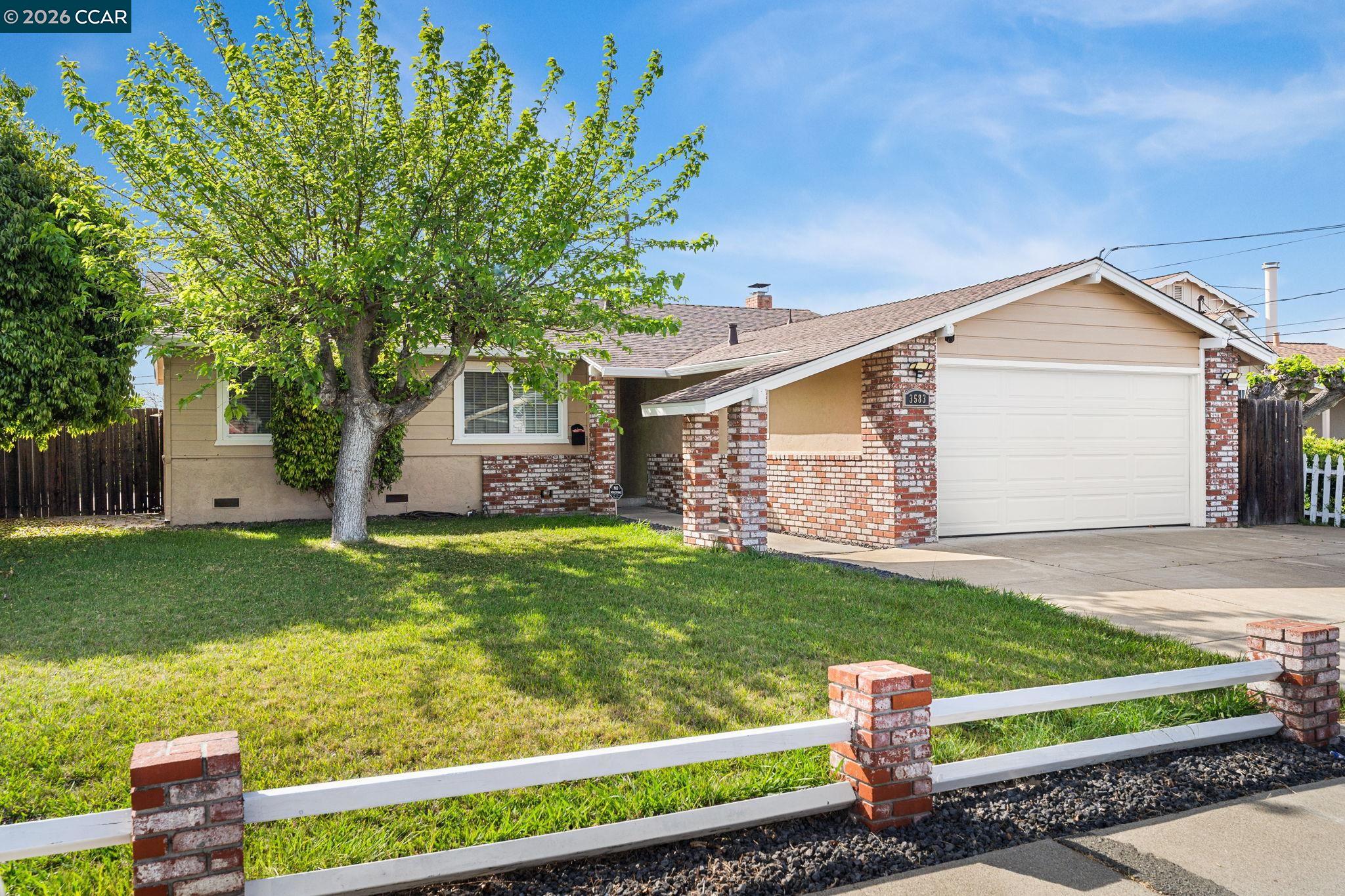 Detail Gallery Image 5 of 49 For 3583 Dumbarton St, Concord,  CA 94519 - 4 Beds | 2 Baths