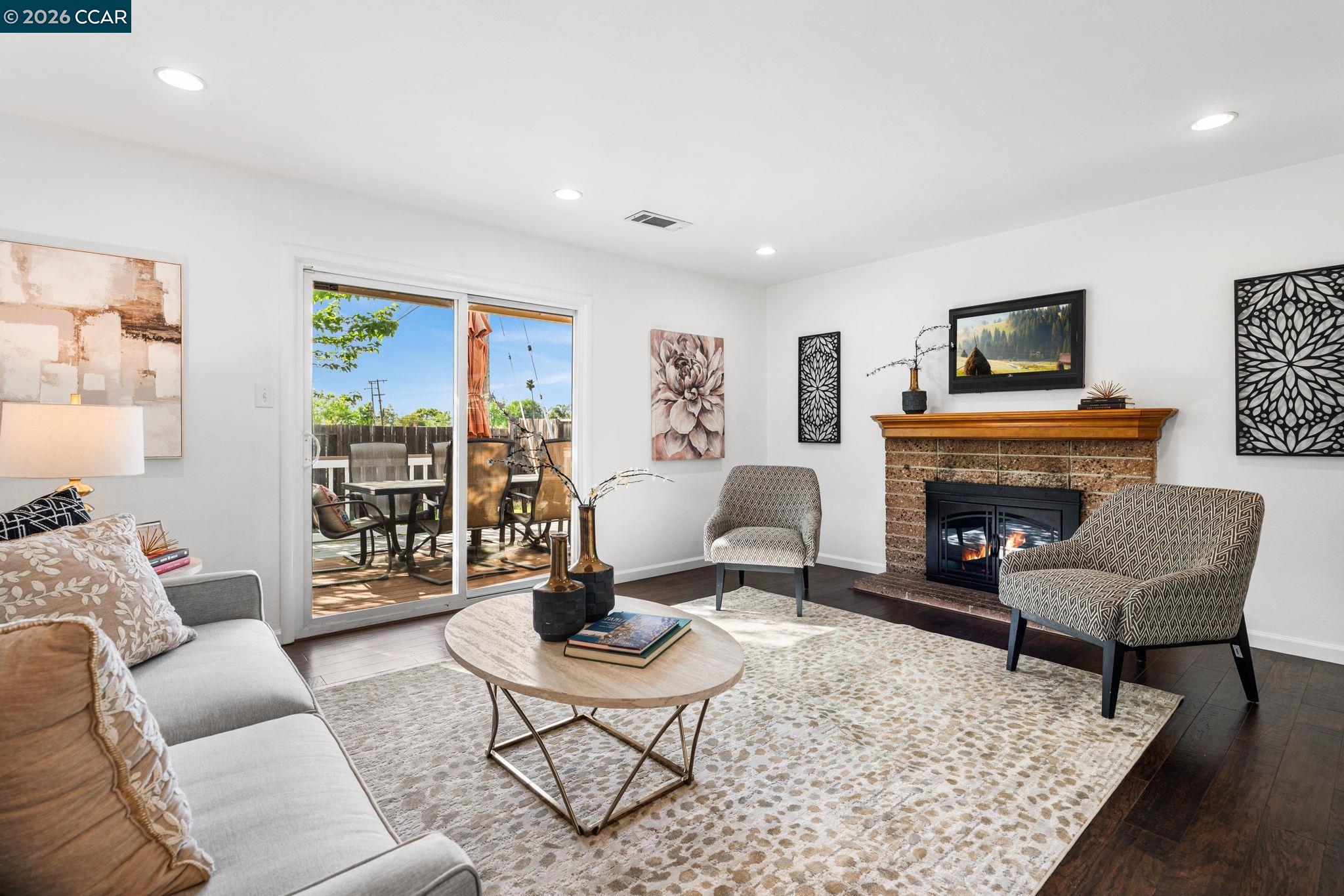 Detail Gallery Image 8 of 49 For 3583 Dumbarton St, Concord,  CA 94519 - 4 Beds | 2 Baths