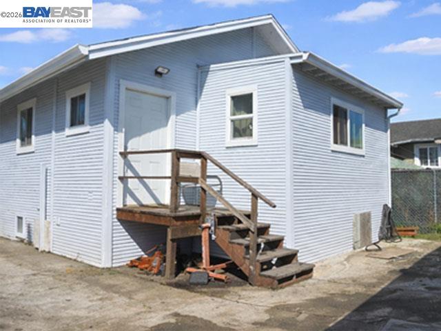 Detail Gallery Image 2 of 11 For 1614 72nd Ave, Oakland,  CA 94621 - 2 Beds | 2 Baths