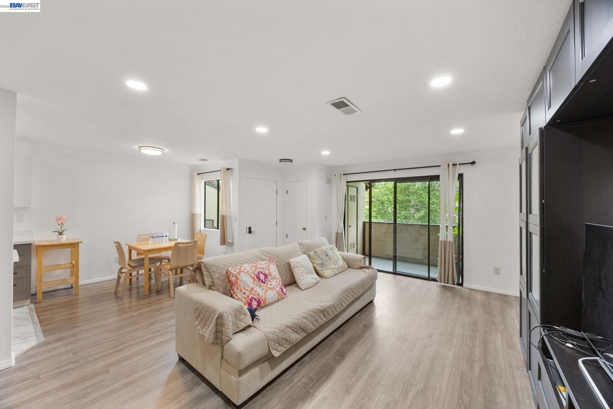 Photo #1: 41129459 Listing: Photo #1