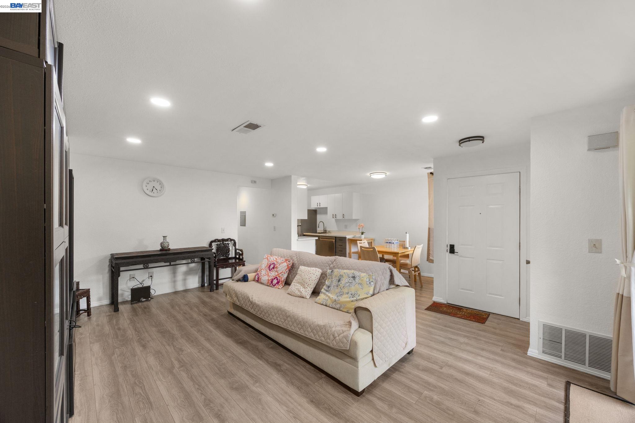 Photo #2: 41129459 Listing: Photo #2