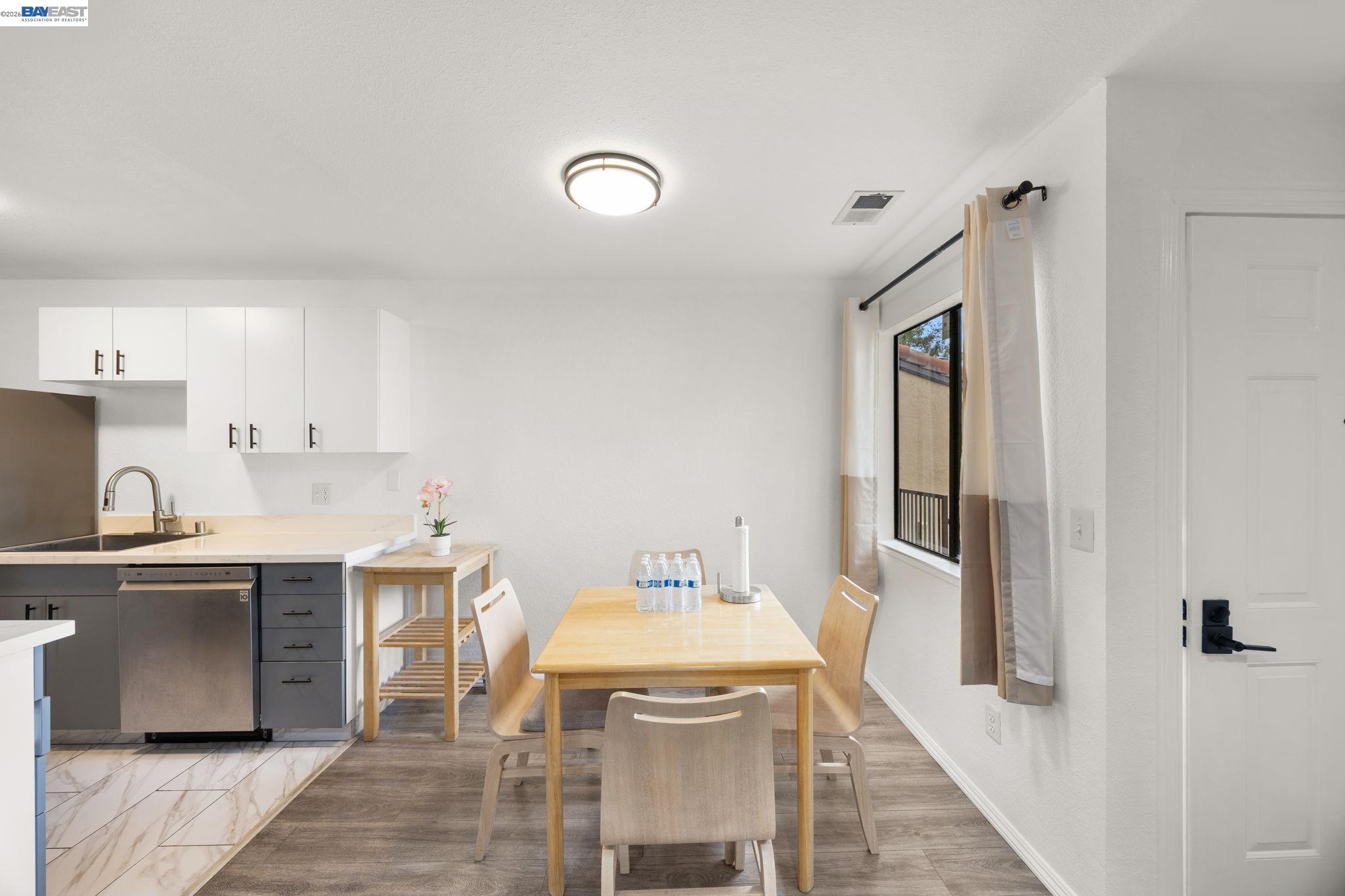 Photo #6: 41129459 Listing: Photo #6