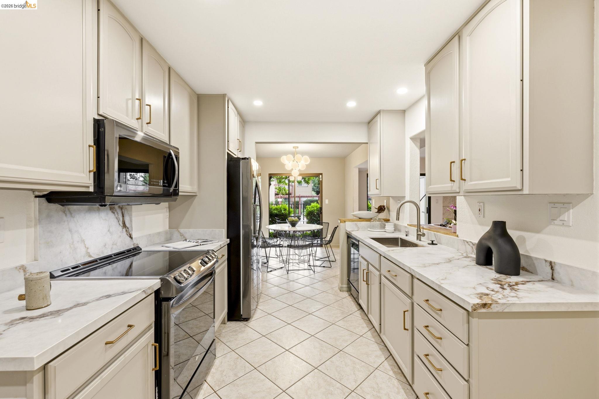 Photo #9: 41129466 Listing: Photo #9