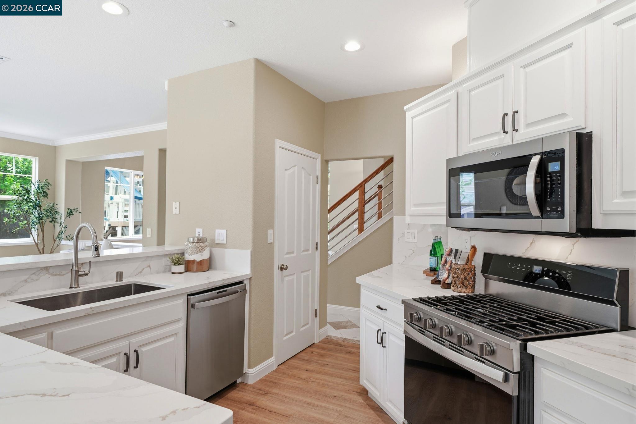 Detail Gallery Image 11 of 36 For 1807 Altamont Cir, Livermore,  CA 94551 - 4 Beds | 2/1 Baths