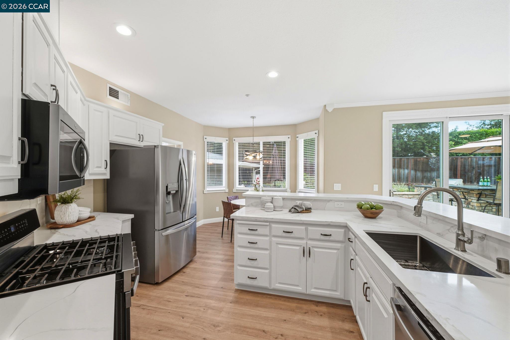 Detail Gallery Image 12 of 36 For 1807 Altamont Cir, Livermore,  CA 94551 - 4 Beds | 2/1 Baths