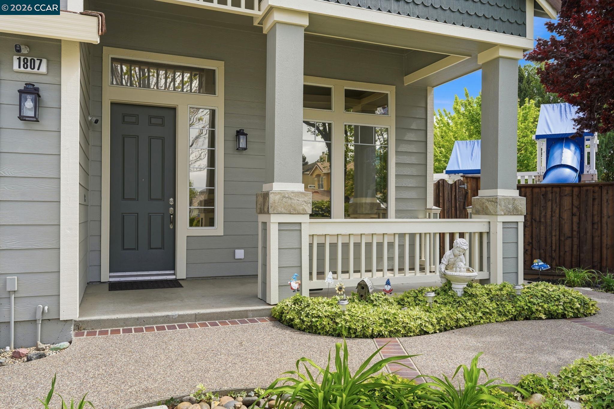 Detail Gallery Image 3 of 36 For 1807 Altamont Cir, Livermore,  CA 94551 - 4 Beds | 2/1 Baths