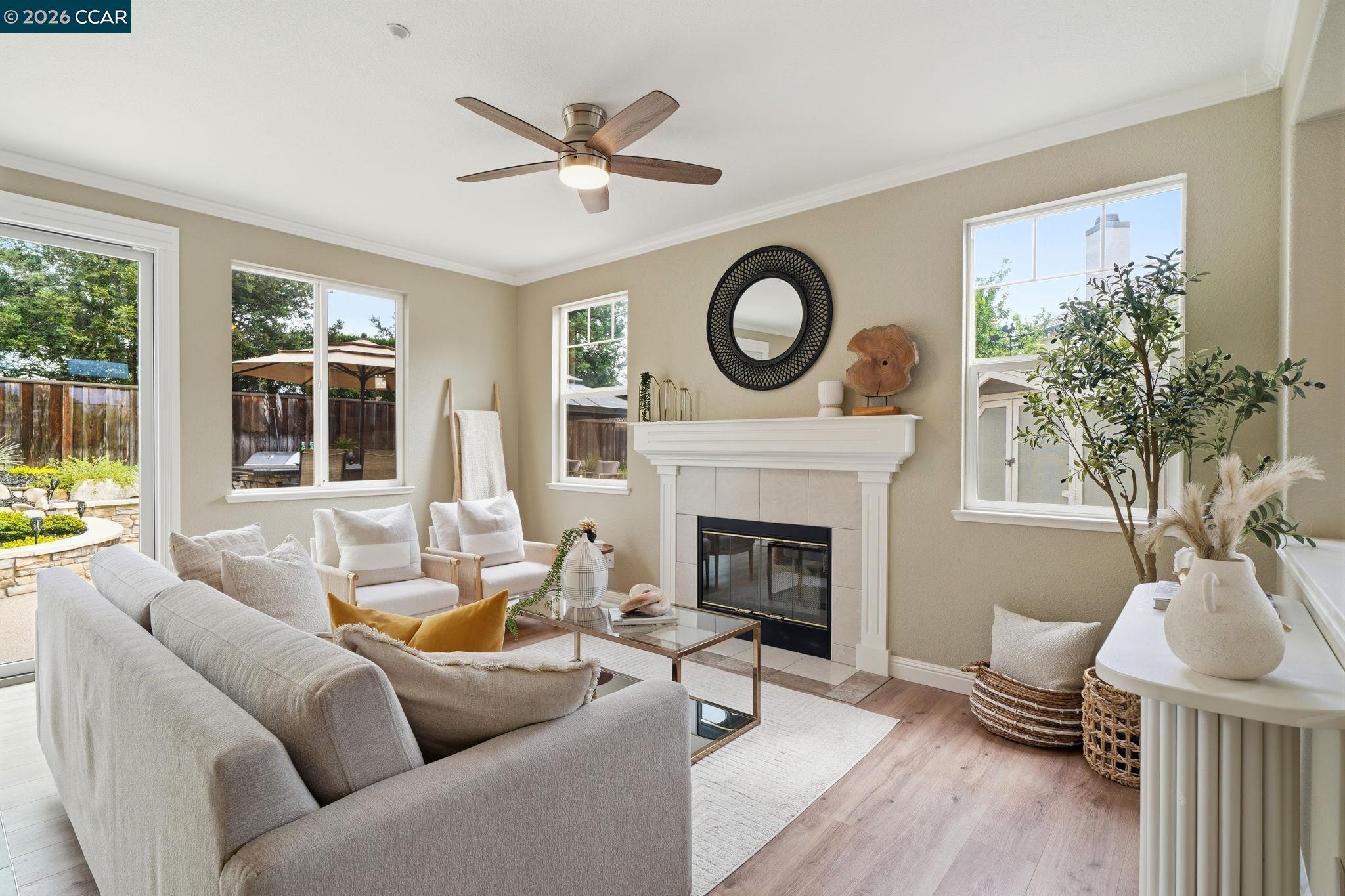 Detail Gallery Image 7 of 36 For 1807 Altamont Cir, Livermore,  CA 94551 - 4 Beds | 2/1 Baths