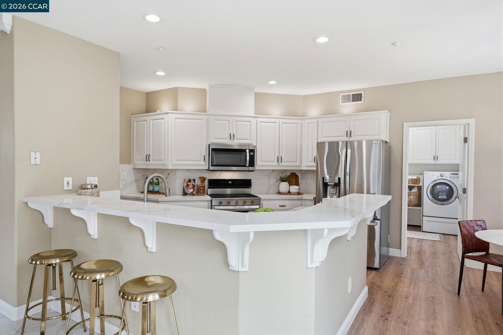 Detail Gallery Image 10 of 36 For 1807 Altamont Cir, Livermore,  CA 94551 - 4 Beds | 2/1 Baths