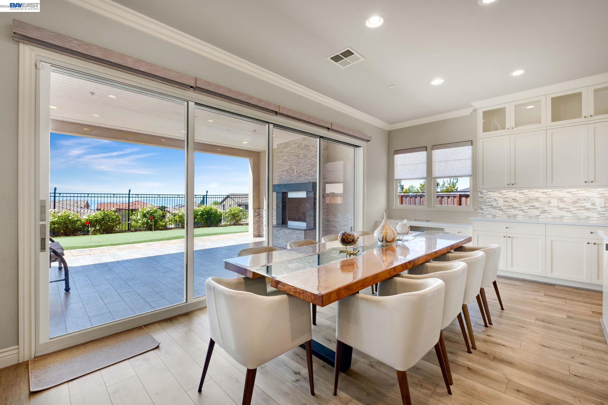 Detail Gallery Image 12 of 60 For 128 Dunfirth Ct, Hayward,  CA 94542 - 5 Beds | 4/1 Baths