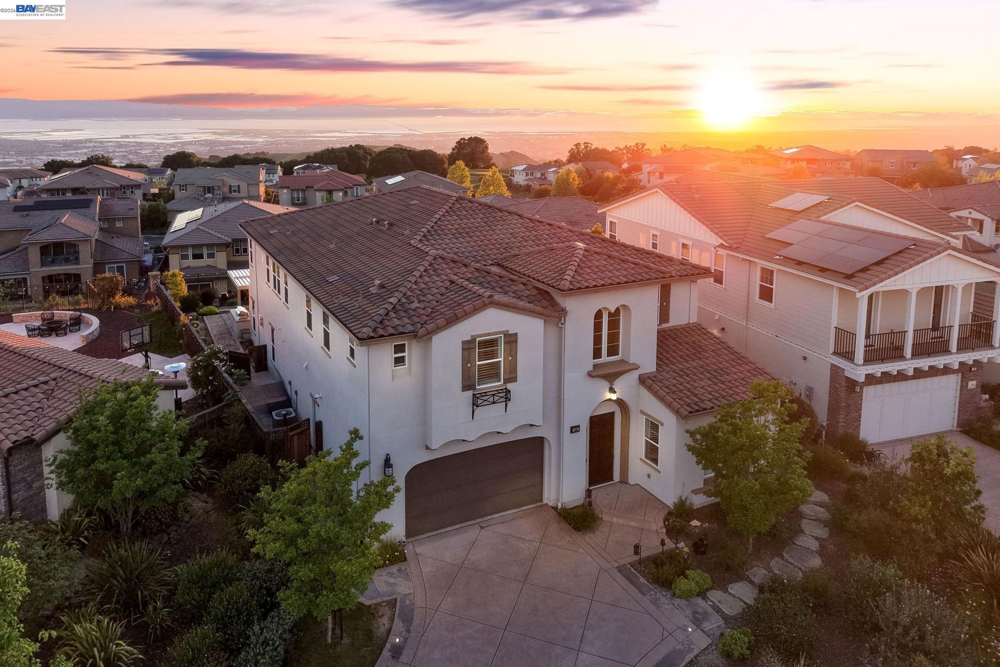 Detail Gallery Image 3 of 60 For 128 Dunfirth Ct, Hayward,  CA 94542 - 5 Beds | 4/1 Baths