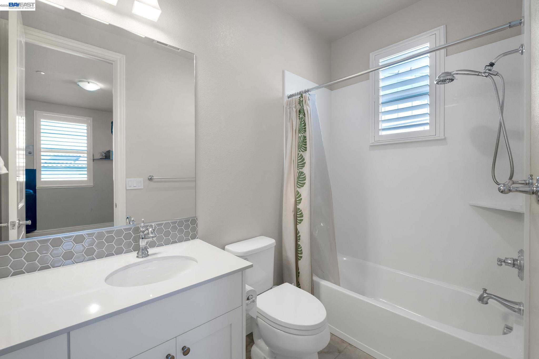 Detail Gallery Image 29 of 60 For 128 Dunfirth Ct, Hayward,  CA 94542 - 5 Beds | 4/1 Baths