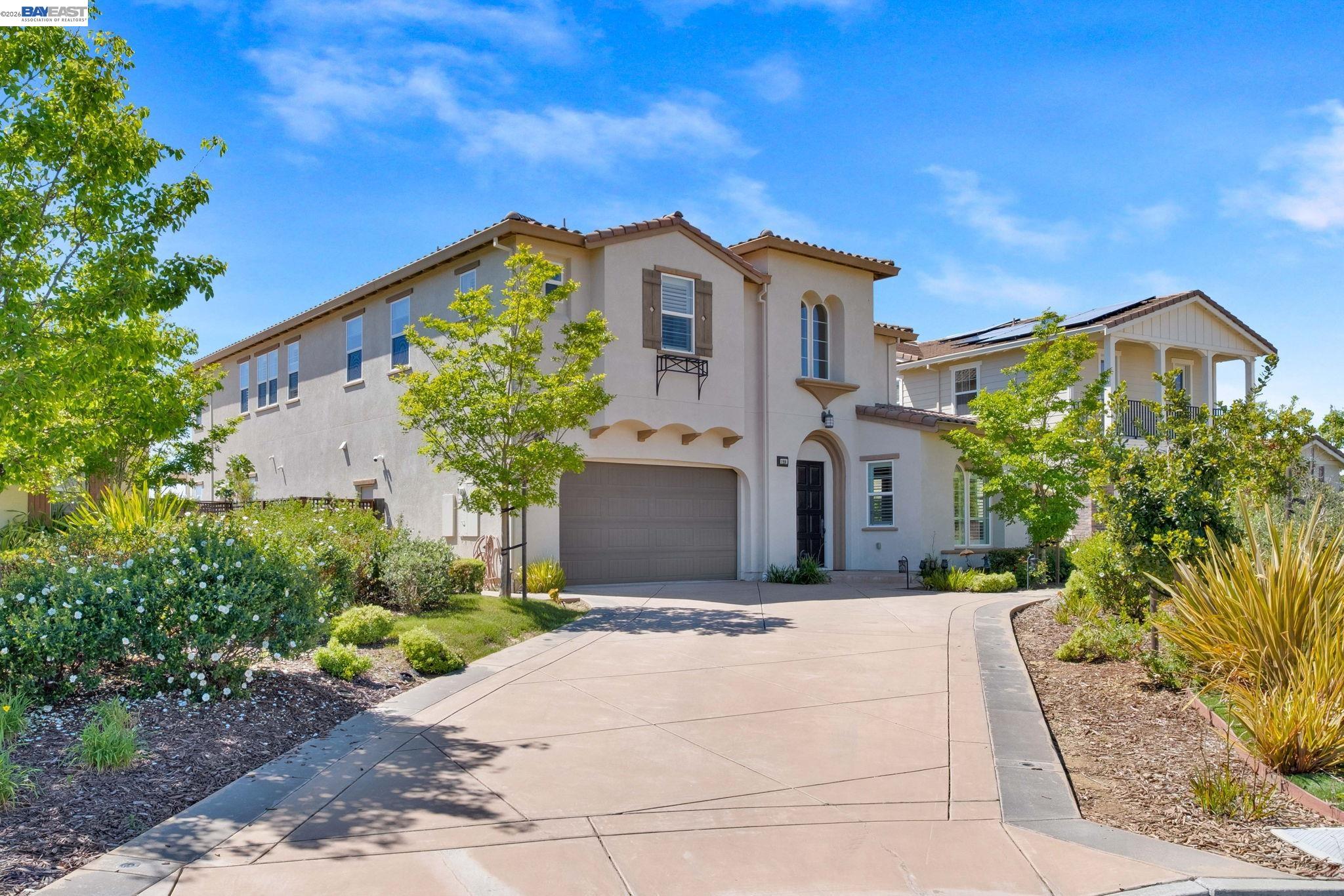 Detail Gallery Image 4 of 60 For 128 Dunfirth Ct, Hayward,  CA 94542 - 5 Beds | 4/1 Baths