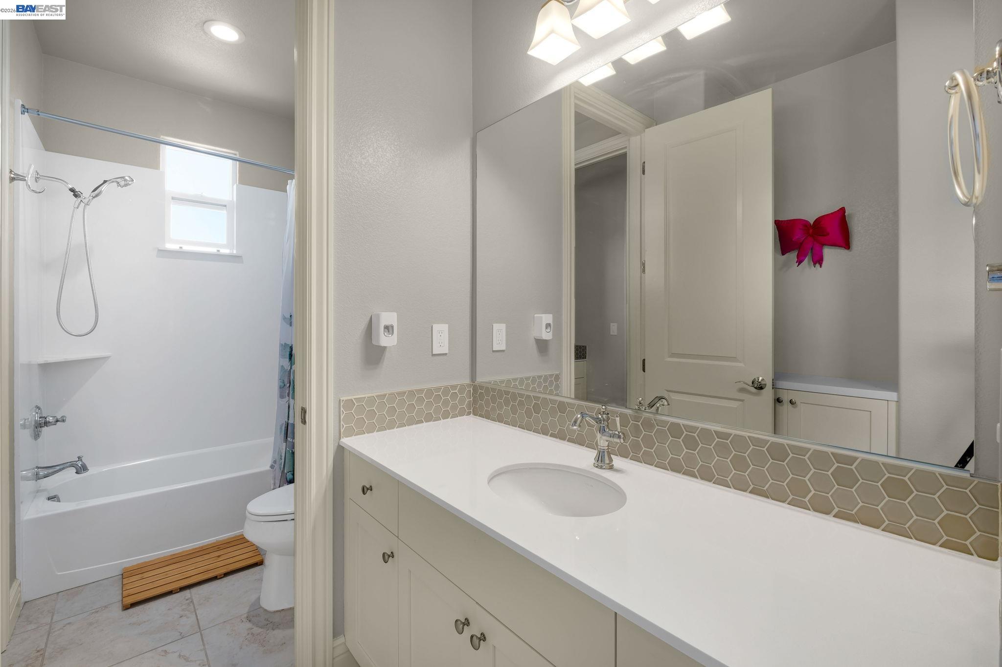 Detail Gallery Image 31 of 60 For 128 Dunfirth Ct, Hayward,  CA 94542 - 5 Beds | 4/1 Baths