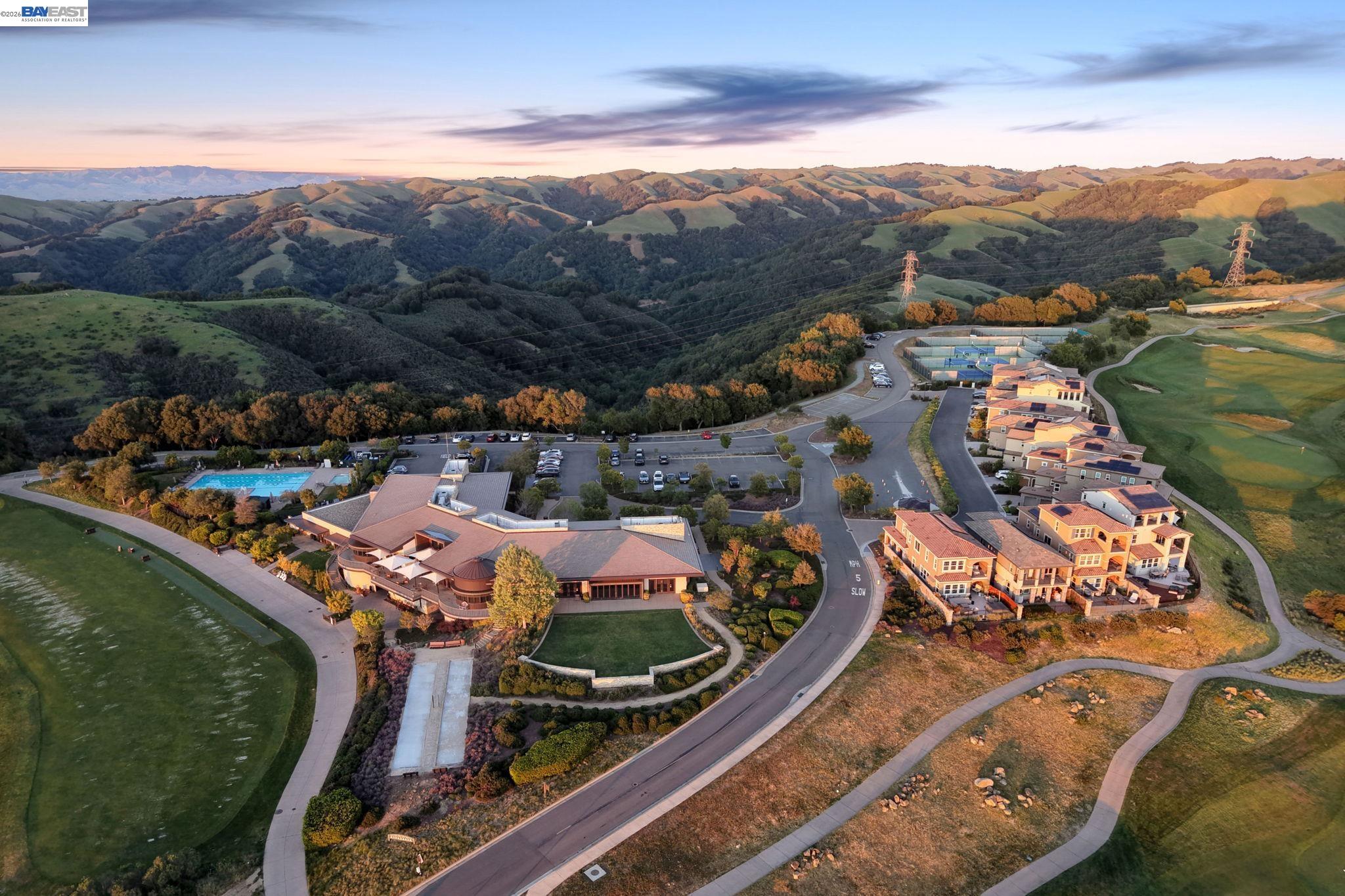 Detail Gallery Image 48 of 60 For 128 Dunfirth Ct, Hayward,  CA 94542 - 5 Beds | 4/1 Baths