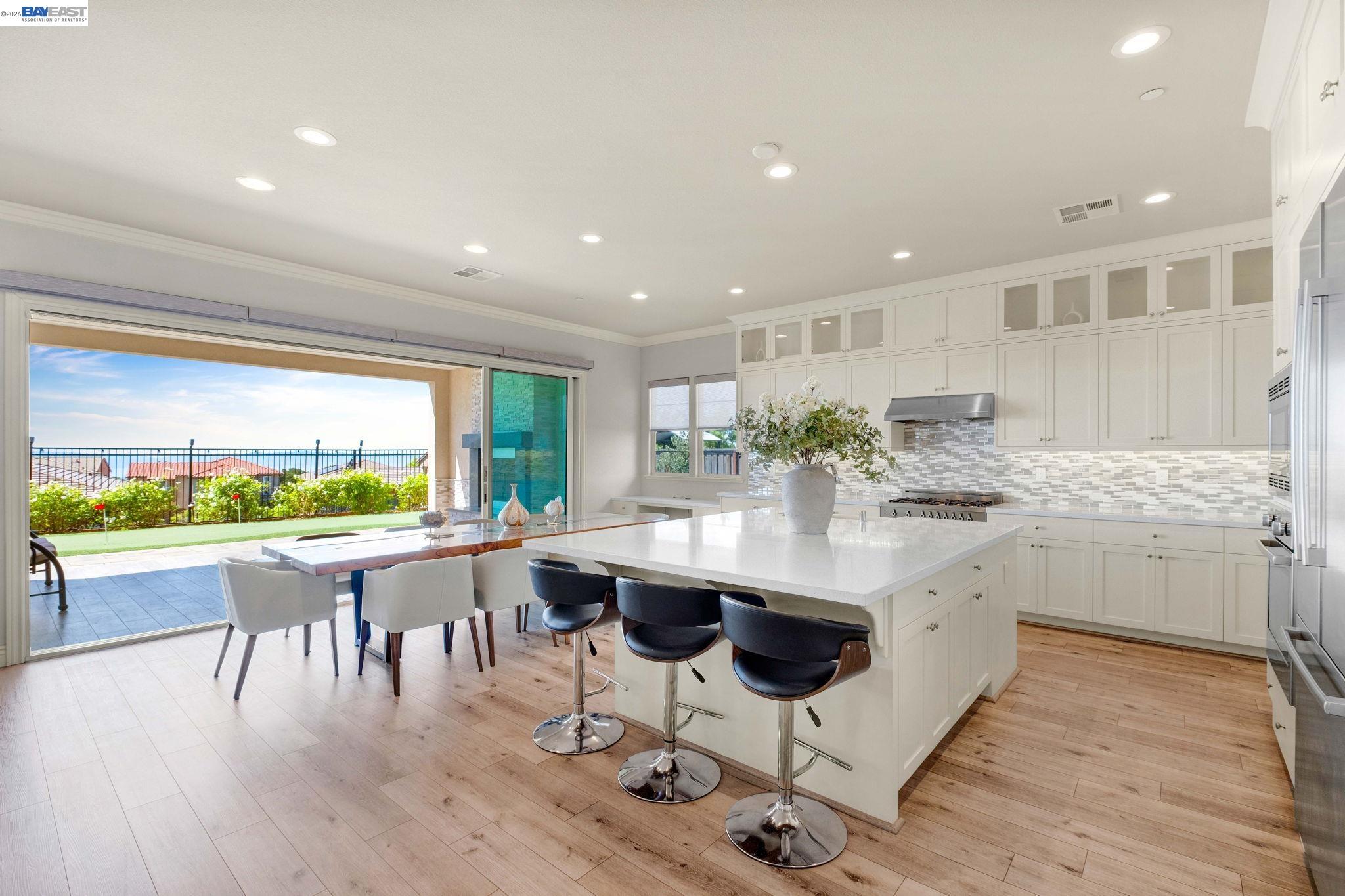 Detail Gallery Image 6 of 60 For 128 Dunfirth Ct, Hayward,  CA 94542 - 5 Beds | 4/1 Baths