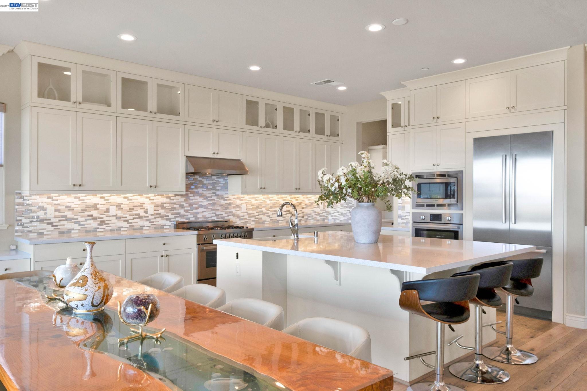 Detail Gallery Image 8 of 60 For 128 Dunfirth Ct, Hayward,  CA 94542 - 5 Beds | 4/1 Baths